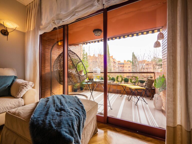 O equilíbrio entre natureza e cidade na varanda